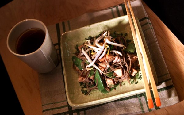 Smoked chicken with soba noodles