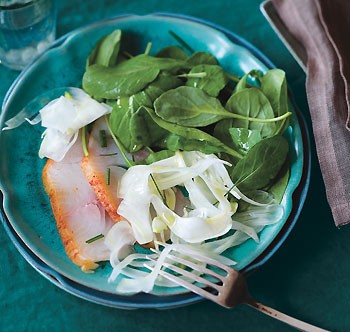 Smoked fish with fennel and arugula salad