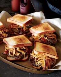 Smoked-Gouda -and-bacon burgers with barbecue sauce