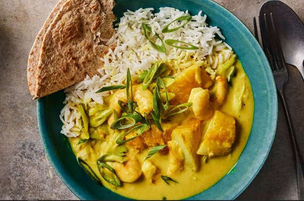 Smoked haddock, king prawn & turmeric curry