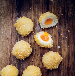 Smoked haddock Scotch quails' eggs/lime mayonnaise