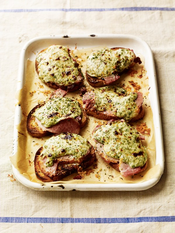 Smoked ham, cheese and parsley sauce toasts