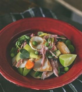 Smoked ham hock and seared scallop salad with green mango, pecans, palm heart, peas and avocado