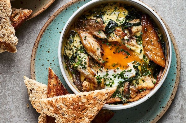 Smoked mackerel & spinach baked eggs