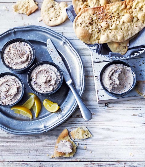 Smoked mackerel and dill pâté with fennel crispbreads