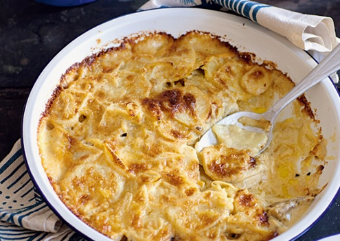 Smoked mackerel baked with cream and potatoes