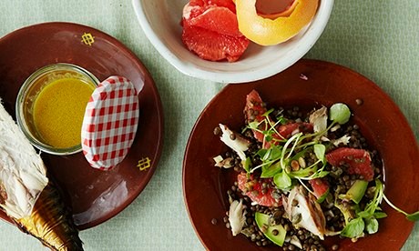 Smoked mackerel, grapefruit and lentil salad
