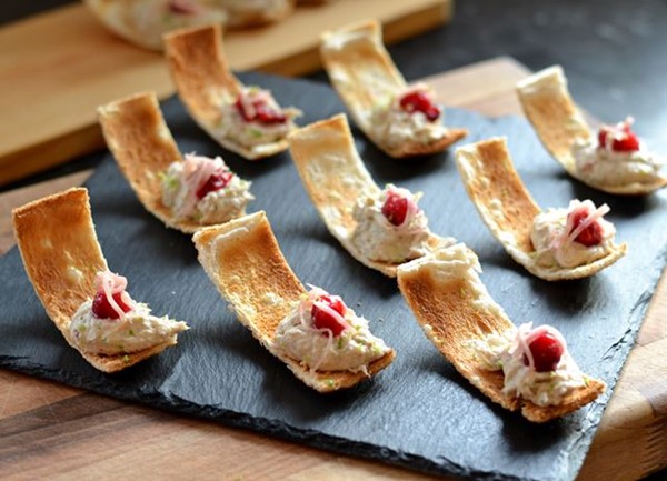 Smoked mackerel pâté with cranberry, lime and ginger on Melba toasts