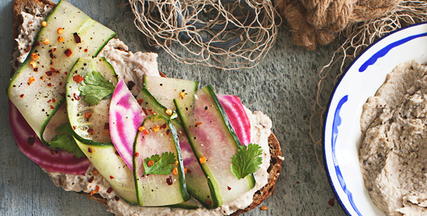 Smoked mackerel pâté with cucumber and pickled beetroot