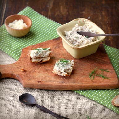 Smoked mackerel pâté with horseradish and dill