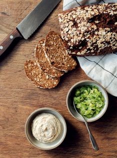 Smoked mackerel pâté with pickles and treacle soda bread
