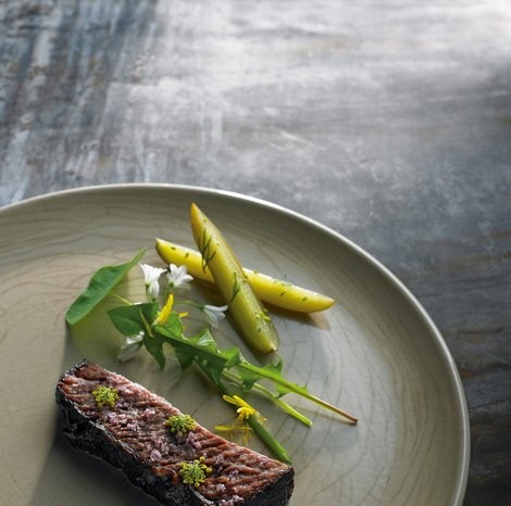 Smoked roast rib, pickles and oak-wine salt