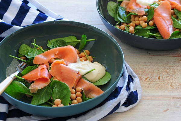 Smoked salmon & chickpea salad