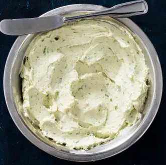 Smoked salmon and chive cream cheese spread