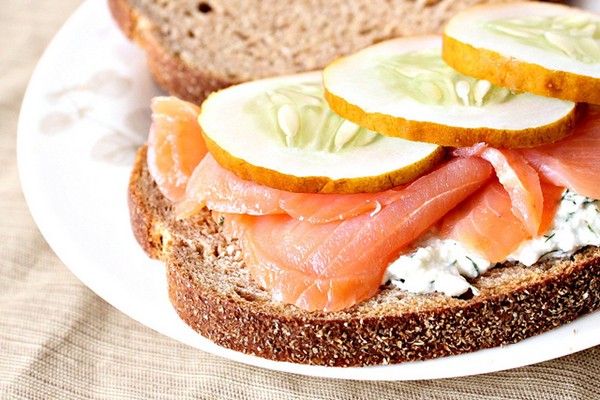 Smoked salmon and ricotta-dill sandwich with cucumbers