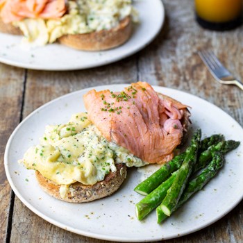 Smoked salmon and scrambled egg muffins with asparagus