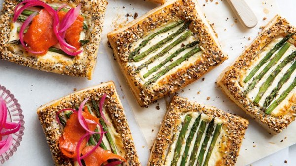 Smoked salmon-asparagus tarts