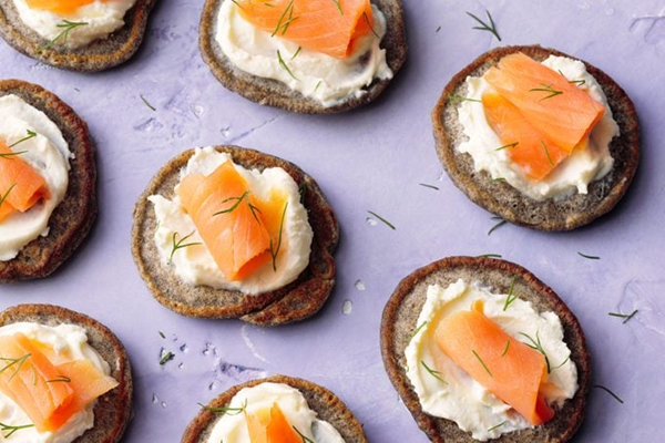 Smoked salmon blinis