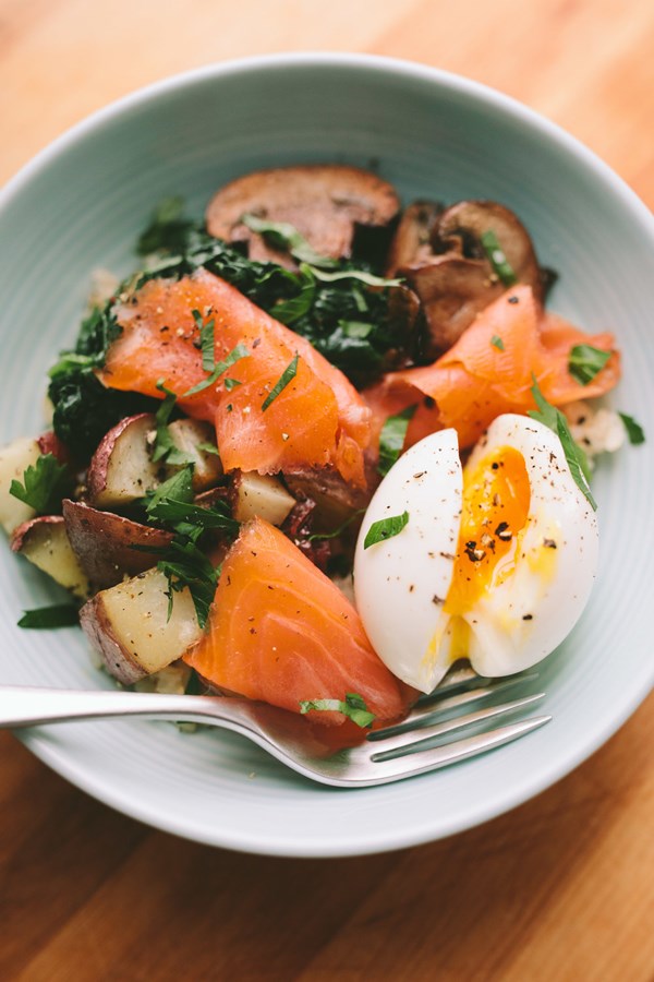 Smoked salmon breakfast bowl with a 6-minute egg
