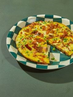 Smoked salmon, caramelized onion & fresh pea frittata