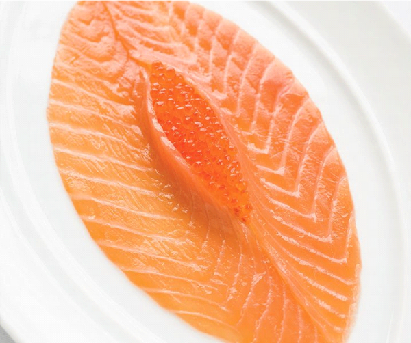 Smoked-salmon carpaccio with brioche and caviar