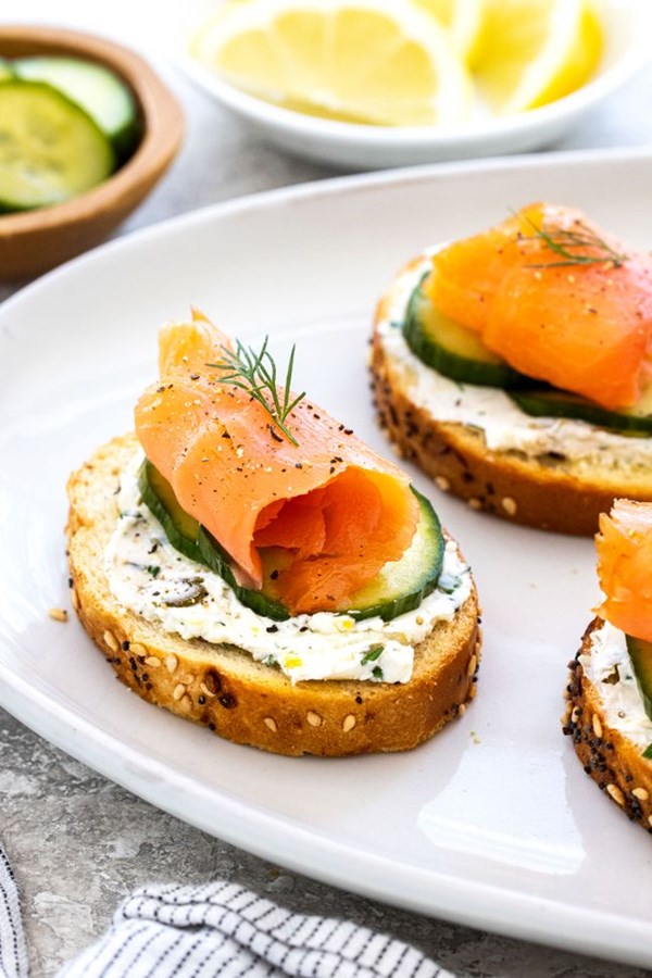 Smoked salmon crostini
