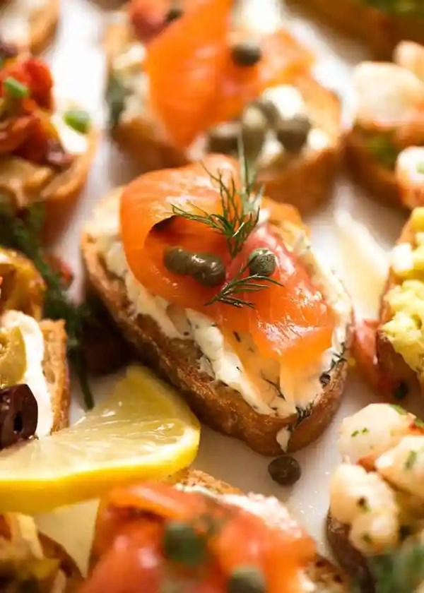 Smoked salmon crostini with dill cream cheese