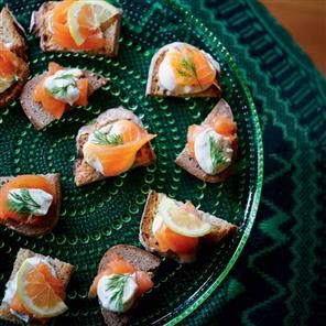 Smoked salmon crostini with horseradish