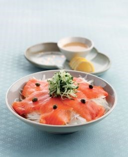 Smoked salmon don (Sumokusamon don)