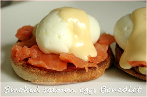 Smoked salmon eggs Benedict 
