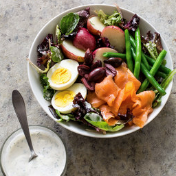 Smoked salmon Niçoise salad