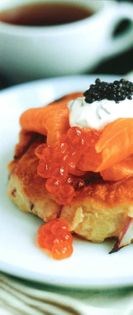 Smoked salmon on rösti with minted crème fraîche