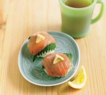 Smoked salmon onigiri