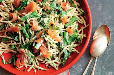Smoked salmon pasta salad