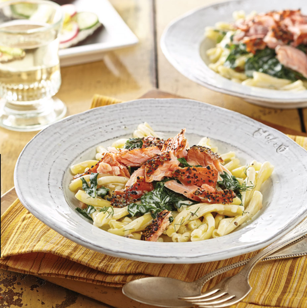 Smoked salmon pasta with spinach & dill