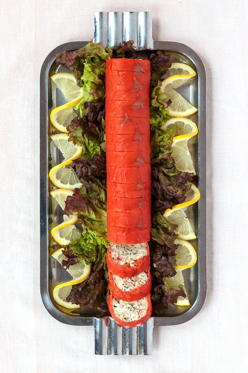 Smoked salmon stuffed with cottage cheese and crab (Roulade de saumon aux crabes de neiges)