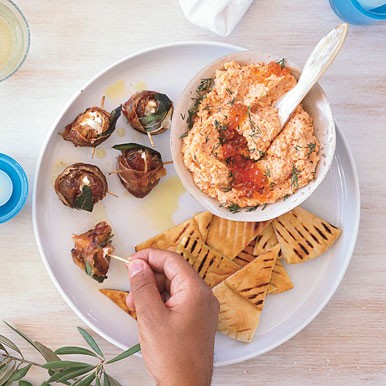 Smoked salmon tarama with pita chips