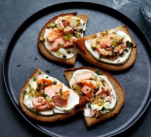 Smoked salmon tartines