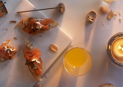 Smoked salmon with crispy shallots and dilled cream