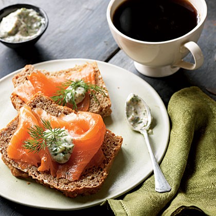 Smoked salmon with tangy horseradish sauce with brown soda bread