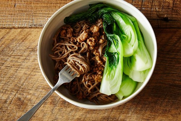Smoked tea black bean noodles with pork