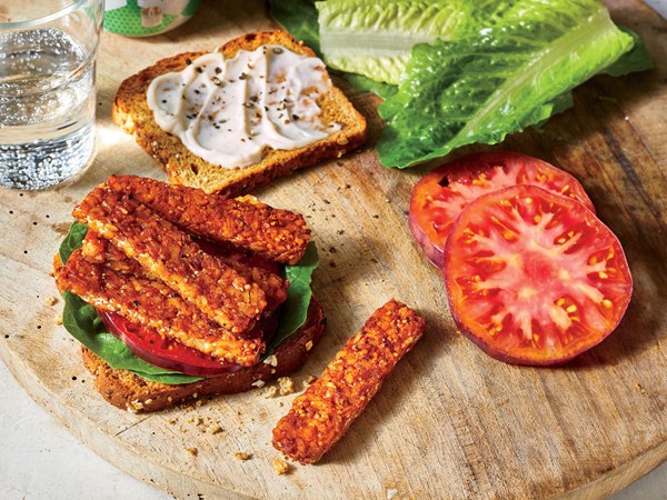 Smoked tempeh BLT