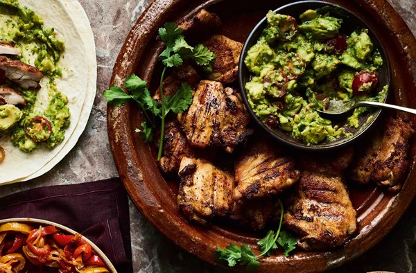 Smoky chicken with crushed avocado 