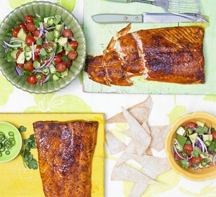 Smoky paprika salmon with avocado, tomato and jalapeño salad