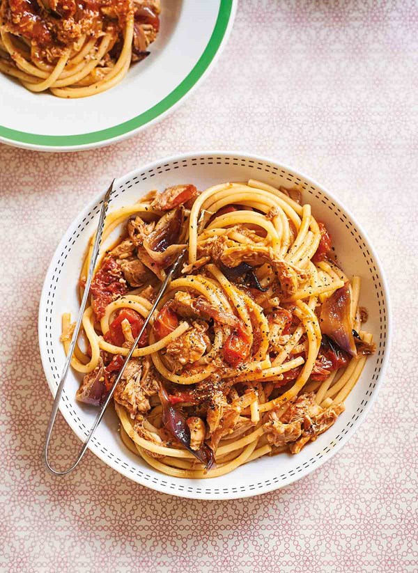 Smoky pulled chicken bucatini