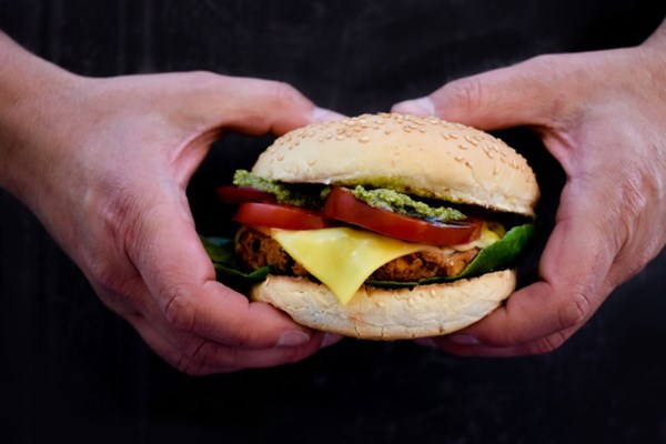 Smoky red pepper & cheese bean burgers