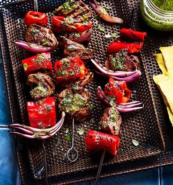 Smoky steak and red pepper kebabs with herby drizzle