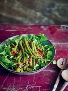 Smoky sumac green beans