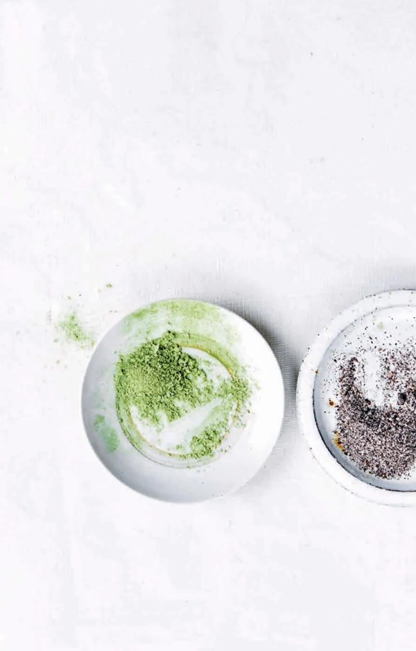 Smoky tea and green tea salt