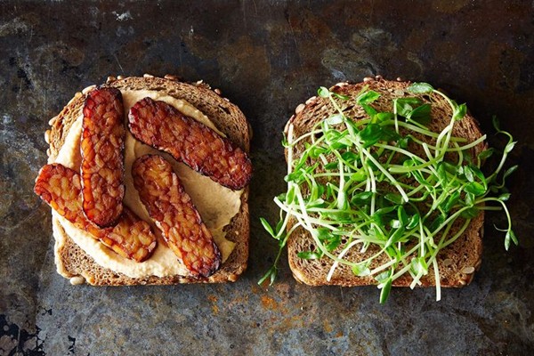 Smoky tempeh and hummus sandwiches